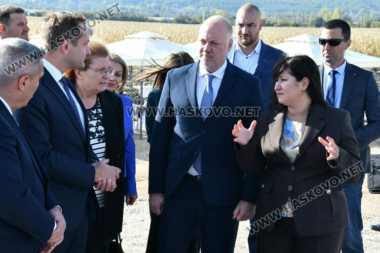 Премиерът Желязков край Хасково: Оставки в правителството не се обсъждат 