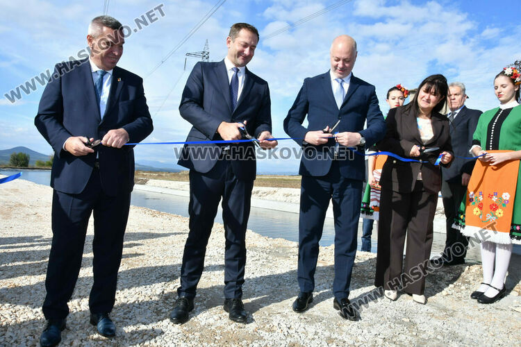 Премиерът Желязков край Хасково: Оставки в правителството не се обсъждат 