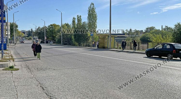 Жители на кв. „Бадема“ искат пешеходна пътека до автобусната спирка заради трафика и инцидентите