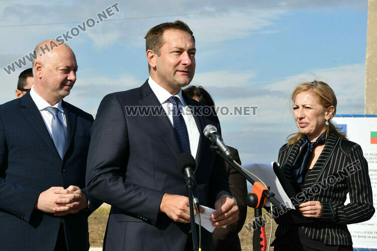 Премиерът Желязков край Хасково: Оставки в правителството не се обсъждат 