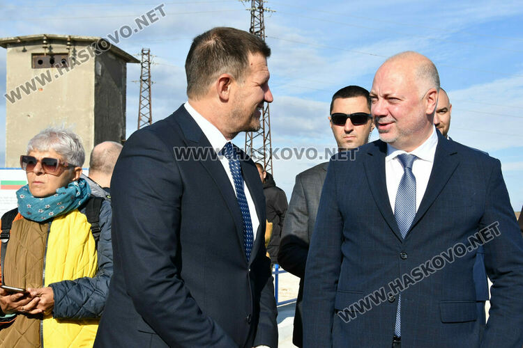 Премиерът Желязков край Хасково: Оставки в правителството не се обсъждат 