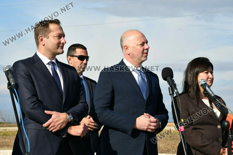 Премиерът Желязков край Хасково: Оставки в правителството не се обсъждат 