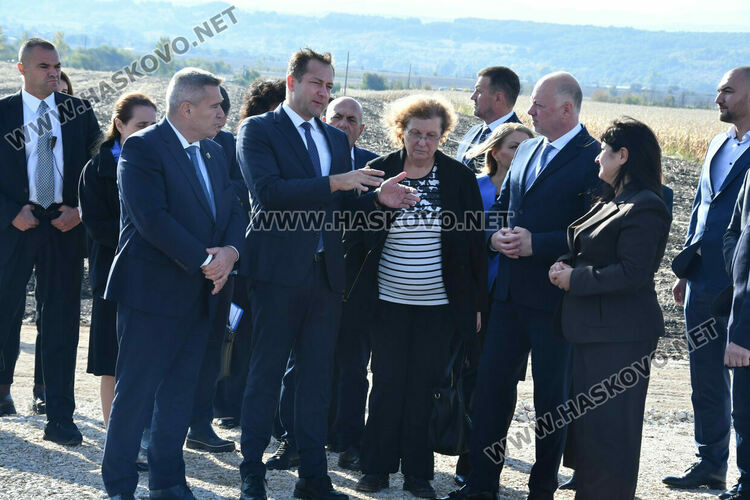 Премиерът Желязков край Хасково: Оставки в правителството не се обсъждат 