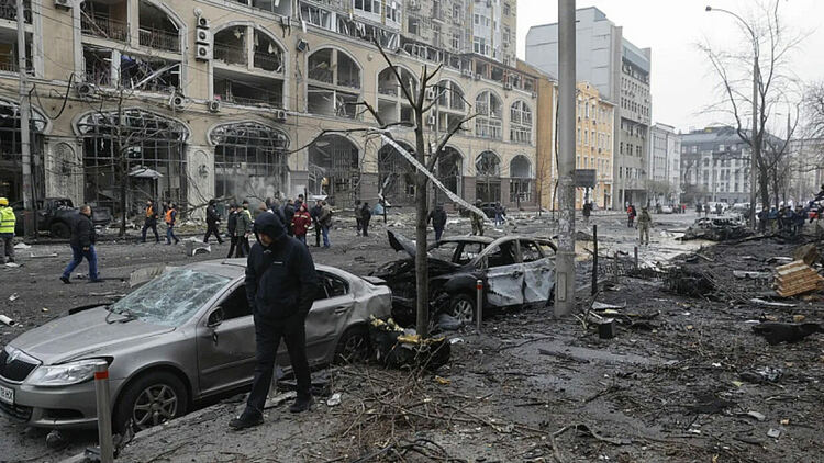 Руски удари спряха тока и водата в части от Киев