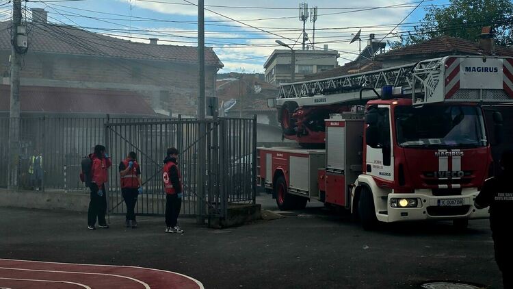 Ерол Мюмюн поздрави участниците в практическото занятие на Екологичния фестивал,което се проведе в ОУ"П.Яворов"