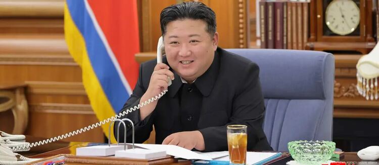 Севернокорейският лидер Ким Чен Ун чества годишнина на управляващата партия и самия себе си