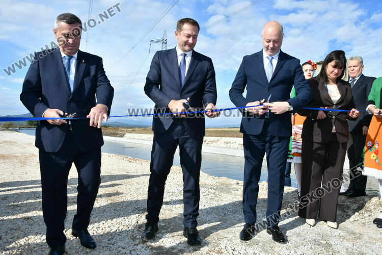 Премиерът Желязков край Хасково: Оставки в правителството не се обсъждат 