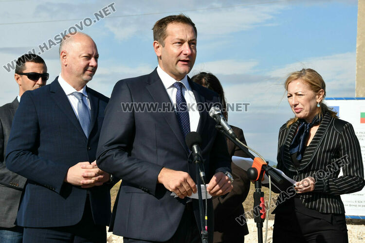 Премиерът Желязков край Хасково: Оставки в правителството не се обсъждат 