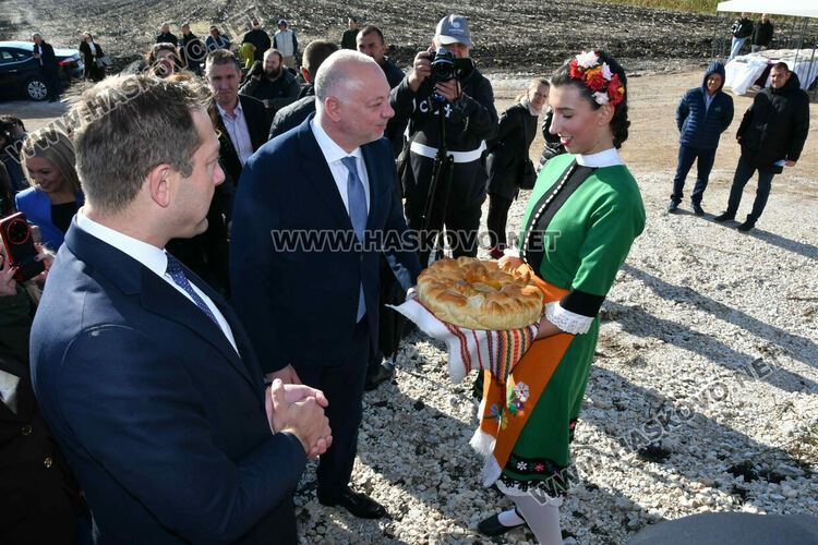 Премиерът Желязков край Хасково: Оставки в правителството не се обсъждат 