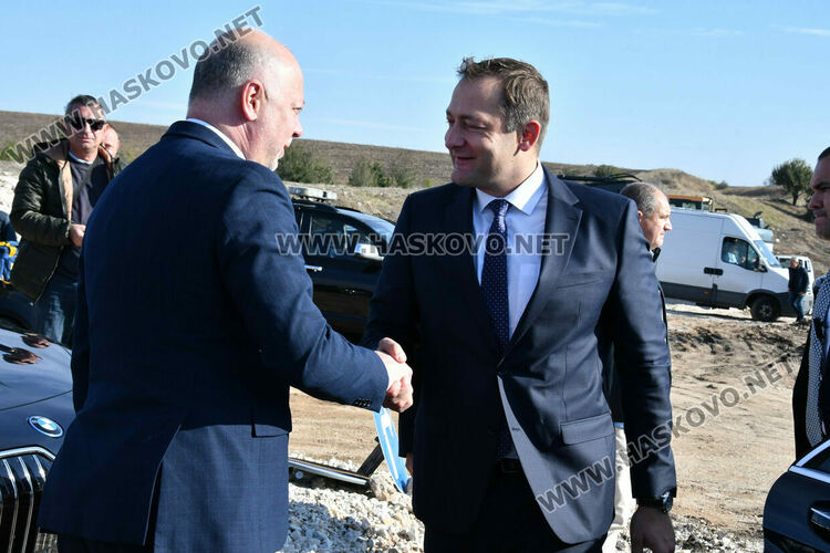 Премиерът Желязков край Хасково: Оставки в правителството не се обсъждат 