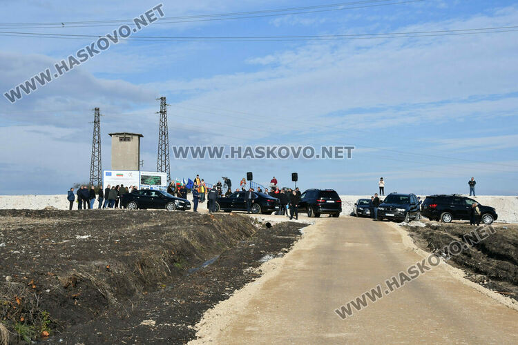 Премиерът Желязков край Хасково: Оставки в правителството не се обсъждат 