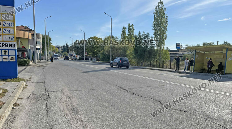 Жители на кв. „Бадема“ искат пешеходна пътека до автобусната спирка заради трафика и инцидентите