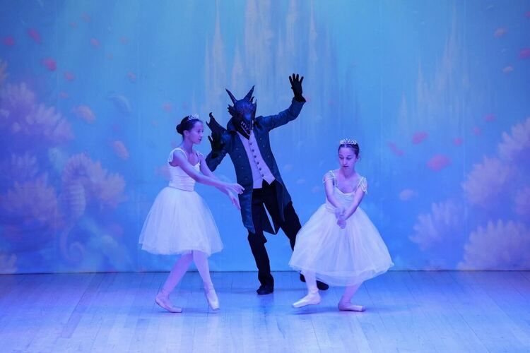 С постановката „Змеят и голямата балетна бъркотия“ откриха 25-ия сезон на Младежки център 