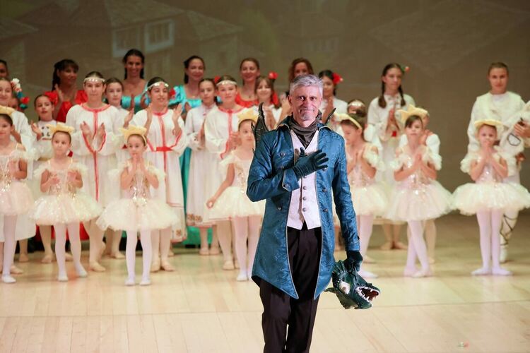 С постановката „Змеят и голямата балетна бъркотия“ откриха 25-ия сезон на Младежки център 