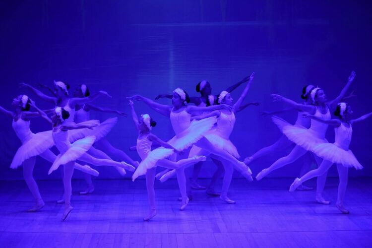 С постановката „Змеят и голямата балетна бъркотия“ откриха 25-ия сезон на Младежки център 