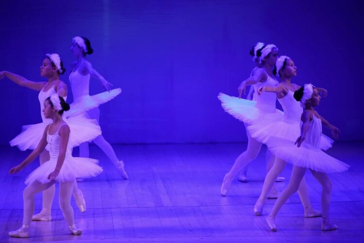 С постановката „Змеят и голямата балетна бъркотия“ откриха 25-ия сезон на Младежки център 