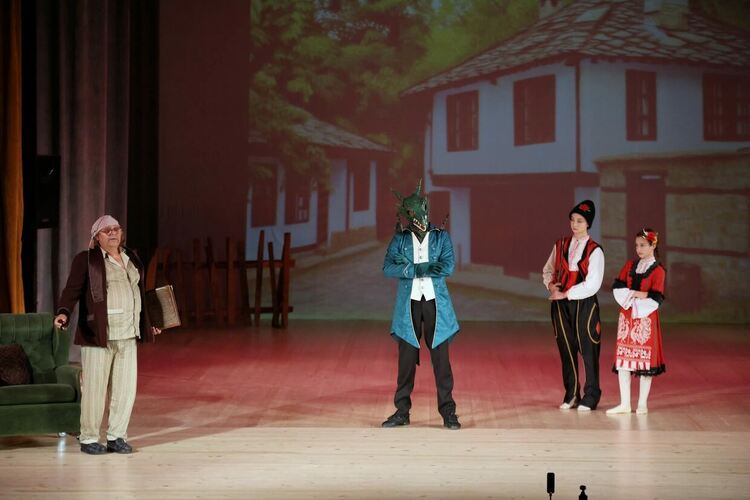 С постановката „Змеят и голямата балетна бъркотия“ откриха 25-ия сезон на Младежки център 