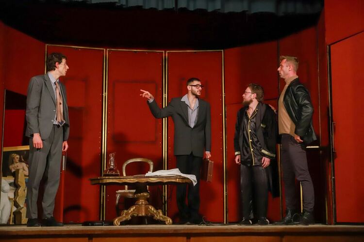 Пълна зала аплодира „Вечеря за глупаци“ в Конуш 