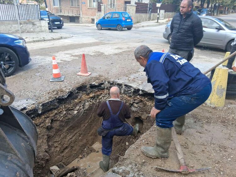 Поредна авария на главен водопровод в Хасково