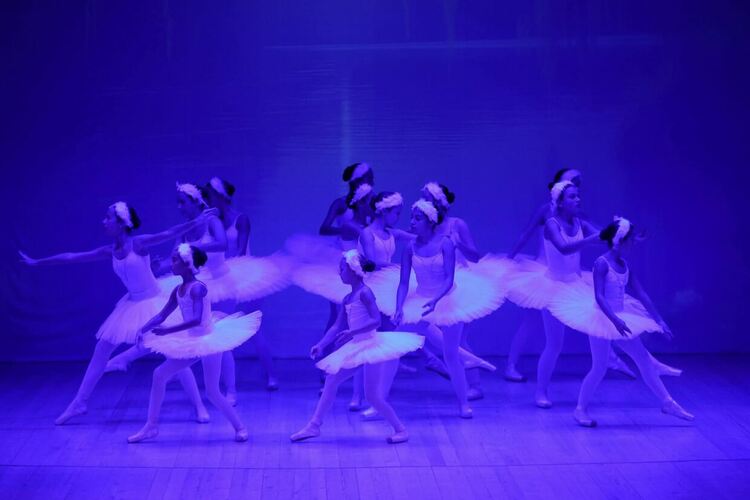 С постановката „Змеят и голямата балетна бъркотия“ откриха 25-ия сезон на Младежки център 