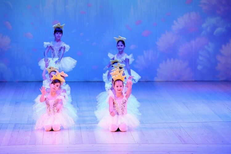 С постановката „Змеят и голямата балетна бъркотия“ откриха 25-ия сезон на Младежки център 