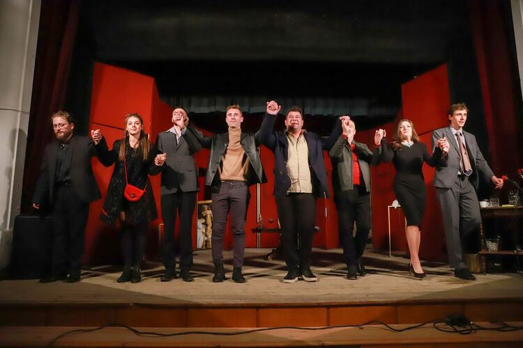 Пълна зала аплодира „Вечеря за глупаци“ в Конуш 