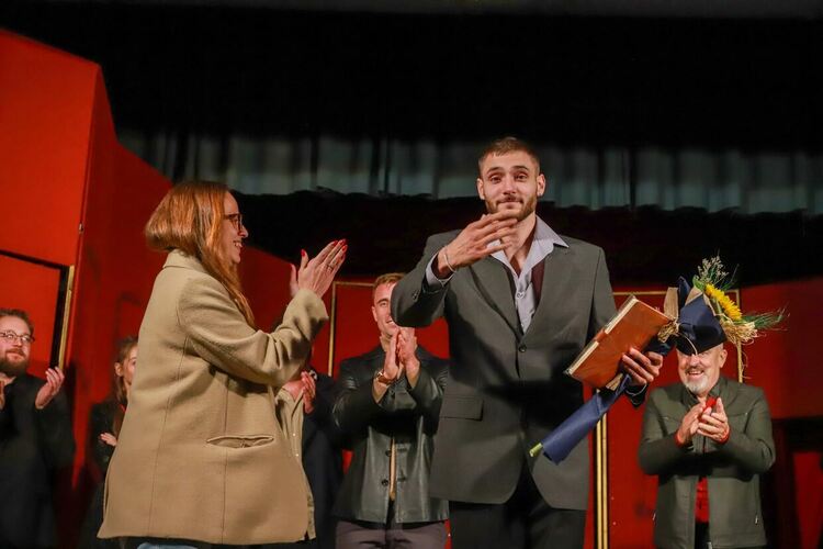 Пълна зала аплодира „Вечеря за глупаци“ в Конуш 