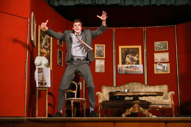 Пълна зала аплодира „Вечеря за глупаци“ в Конуш 