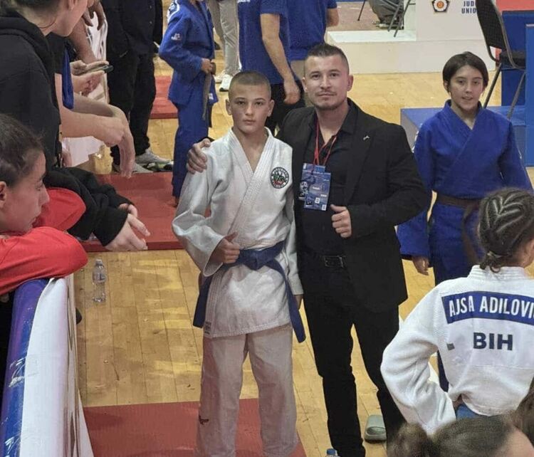 Теодор Караколев с треньора си Християн Христозов 