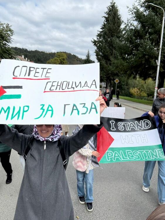 Мирен протест в подкрепа на Палестина събра стотици в Рудозем
