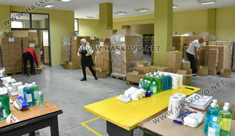 Хасковлии извиха опашка в първия ден за раздаване на помощи