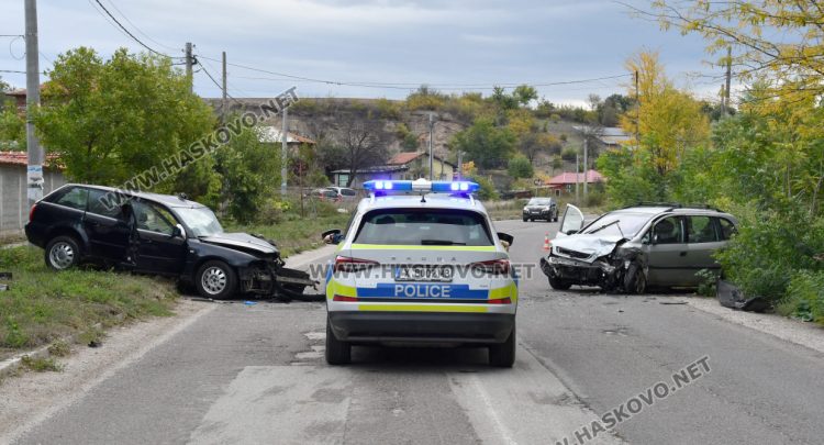 МВР: Водачът на Опела се е блъснал челно в Аудито в Стойково