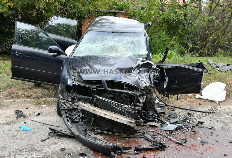 МВР: Водачът на Опела се е блъснал челно в Аудито в Стойково