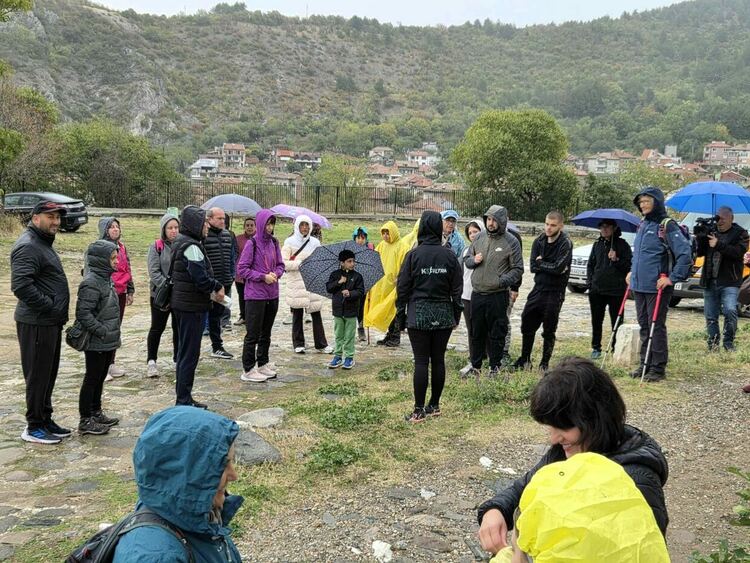Дъждът не спря похода в Асеновград за Дните на ходенето и туризма