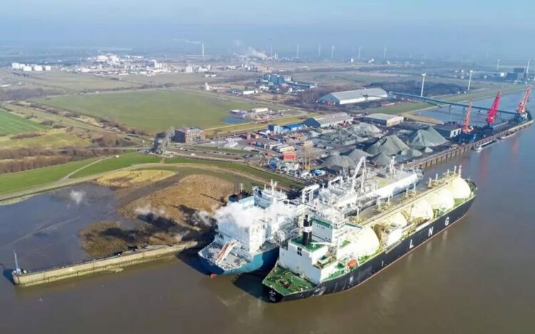 Терминалите в Вилхелмсхафен, Брунсбютел и Щаде приемат танкери с втечнен газ от Катар, САЩ и Норвегия.