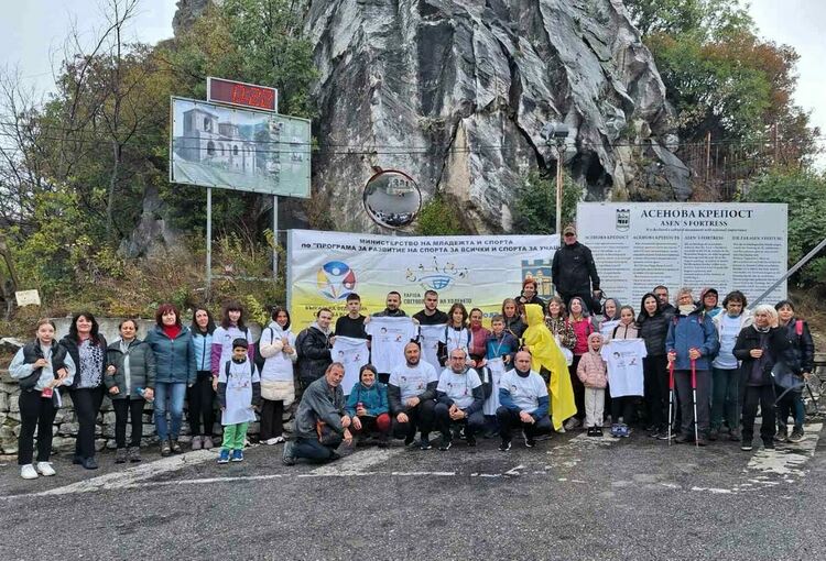 Дъждът не спря похода в Асеновград за Дните на ходенето и туризма