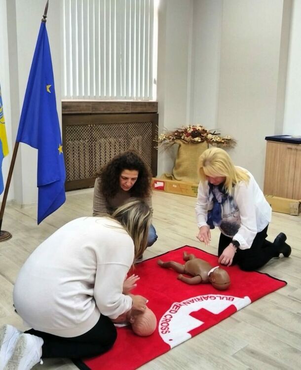 Обучение по първа помощ на мед. сестри от учебните заведения в Асеновград