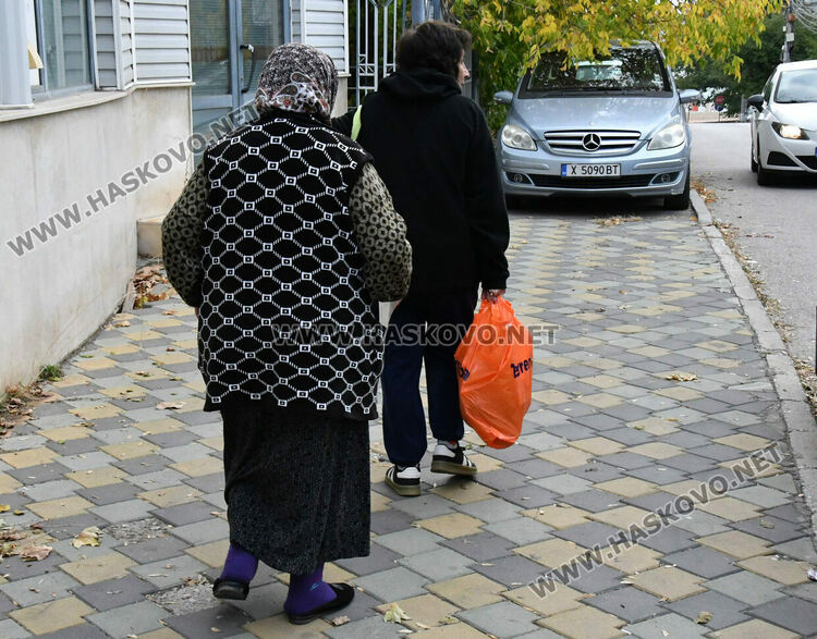 Хасковлии извиха опашка в първия ден за раздаване на помощи