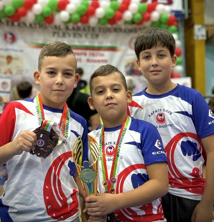 Васил Ривов се завърна с титла