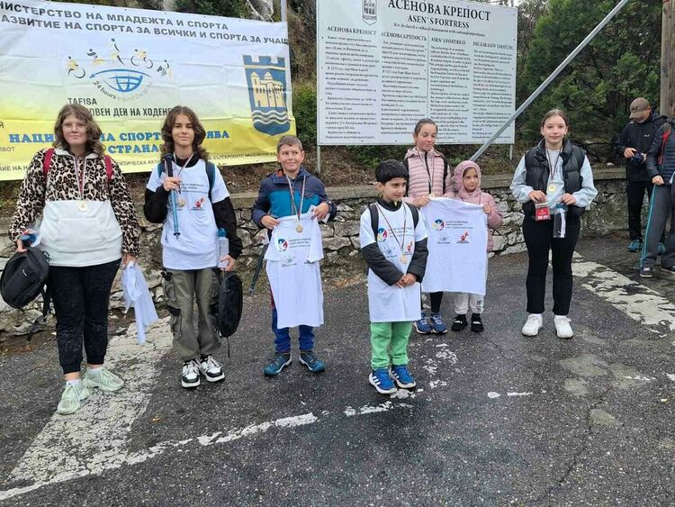 Дъждът не спря похода в Асеновград за Дните на ходенето и туризма