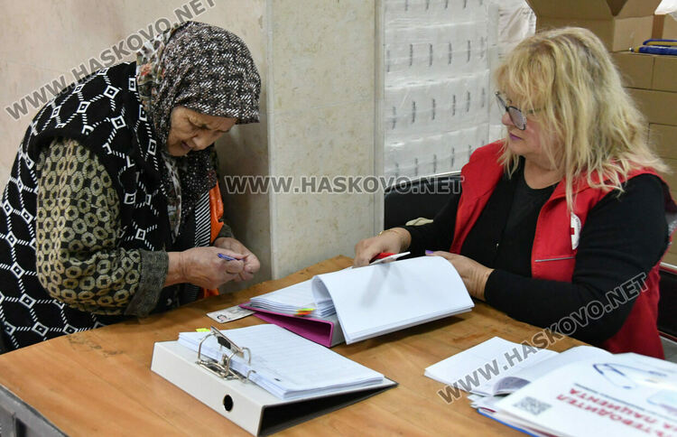 Хасковлии извиха опашка в първия ден за раздаване на помощи