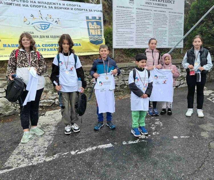 Дъждът не спря похода в Асеновград за Дните на ходенето и туризма