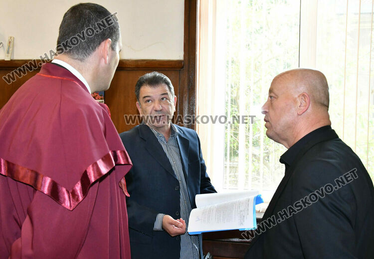 Отложиха за пореден път делото за отстраняване на Мюмюн Искендер като кмет 