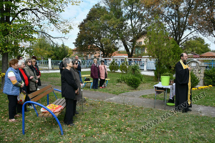 Отслужиха празничен водосвет в храма „Св. Петка“ в с. Войводово