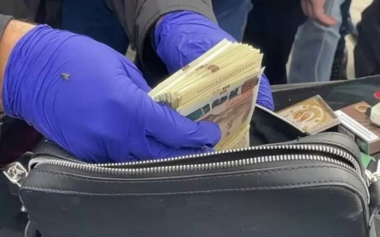 Чак толкова народ няма за толкова много пари....