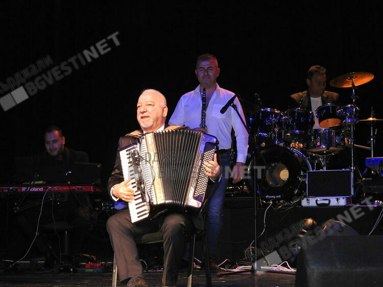 Акордеонистът Нешко Нешев и доц. д-р Дора Янчева са предложени за удостояване с почетни отличия от Община Кърджали