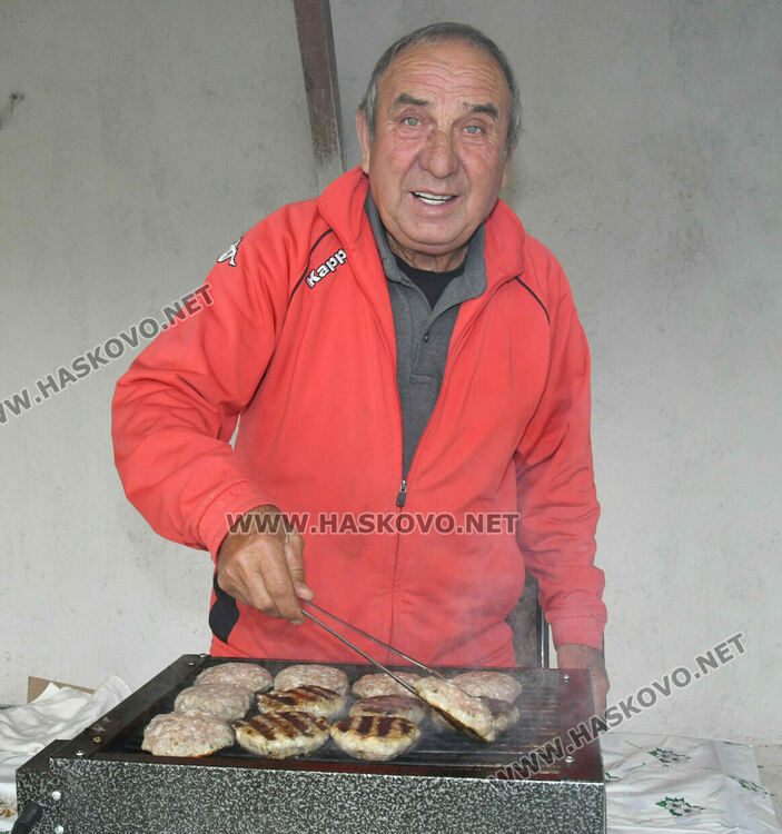 Отслужиха празничен водосвет в храма „Св. Петка“ в с. Войводово