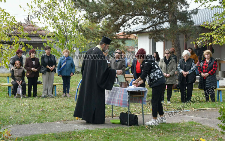 Отслужиха празничен водосвет в храма „Св. Петка“ в с. Войводово