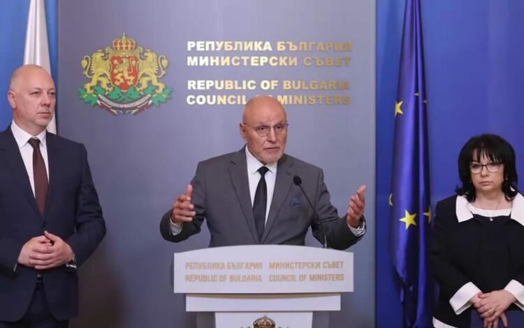 Управителят на БНБ призова управляващите за достатъчно здрав разум и политическа воля да прекъснат вредната тенденция на разхлабена фискална политика и да се фокусират върху това, което става в разходната част на бюджета.