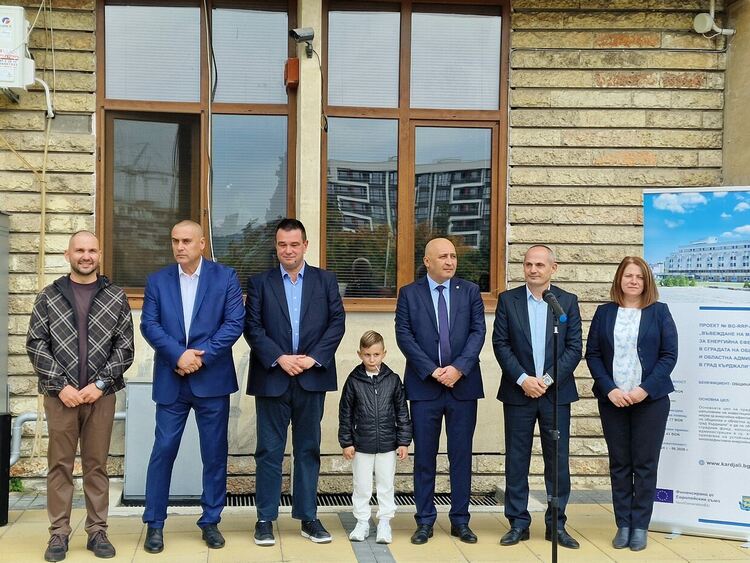 Кмет и Областен управител дадоха старт на обновяването на сградата на  двете администрации